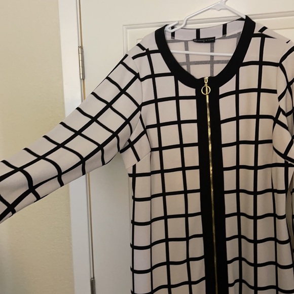 Boxed dress - Picture 2 of 2